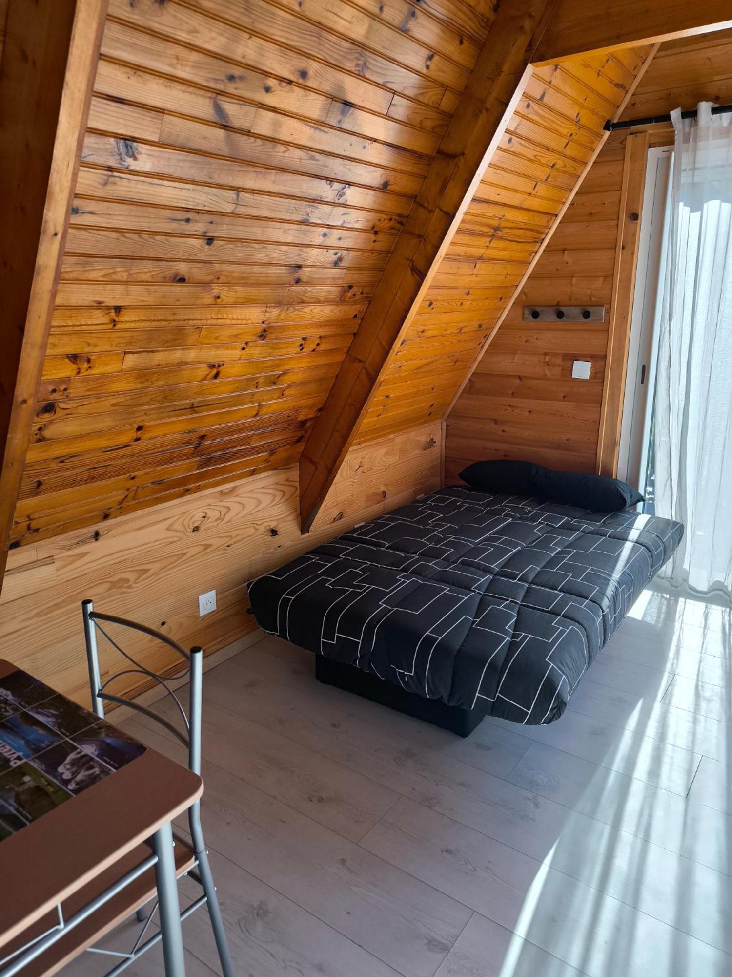 Petit Chalet Avec Terrasse Oust Chambre photo
